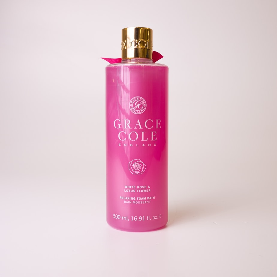 GRACE COLE WHITE ROSE AND LOTUS FLOWER FOAM BATH Schaumbad 500ml GRACE COLE WHITE ROSE AND LOTUS FLOWER FOAM BATH Schaumbad 500ml